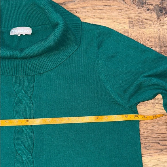 TANJAY Emerald Green Women's Neck Sweater - Picture 4 of 9